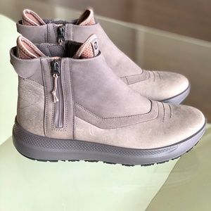 ECCO Solice Women's Mid Zip Ankle Boot Size: 9.5-10 US Women's